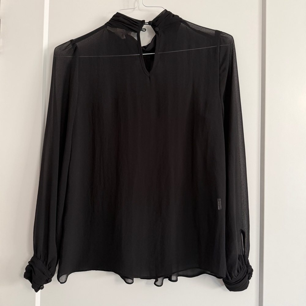black blouse - Picture 2 of 3